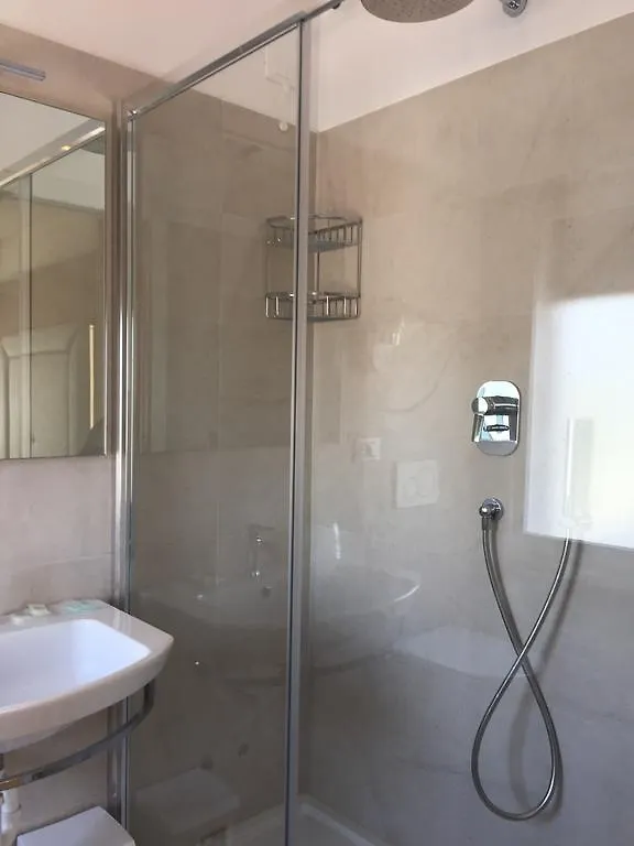 לידו די ג'סולו Hotel Suez  לידו די ג'סולו