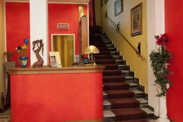 ***  לידו די ג'סולו Hotel Suez איטליה